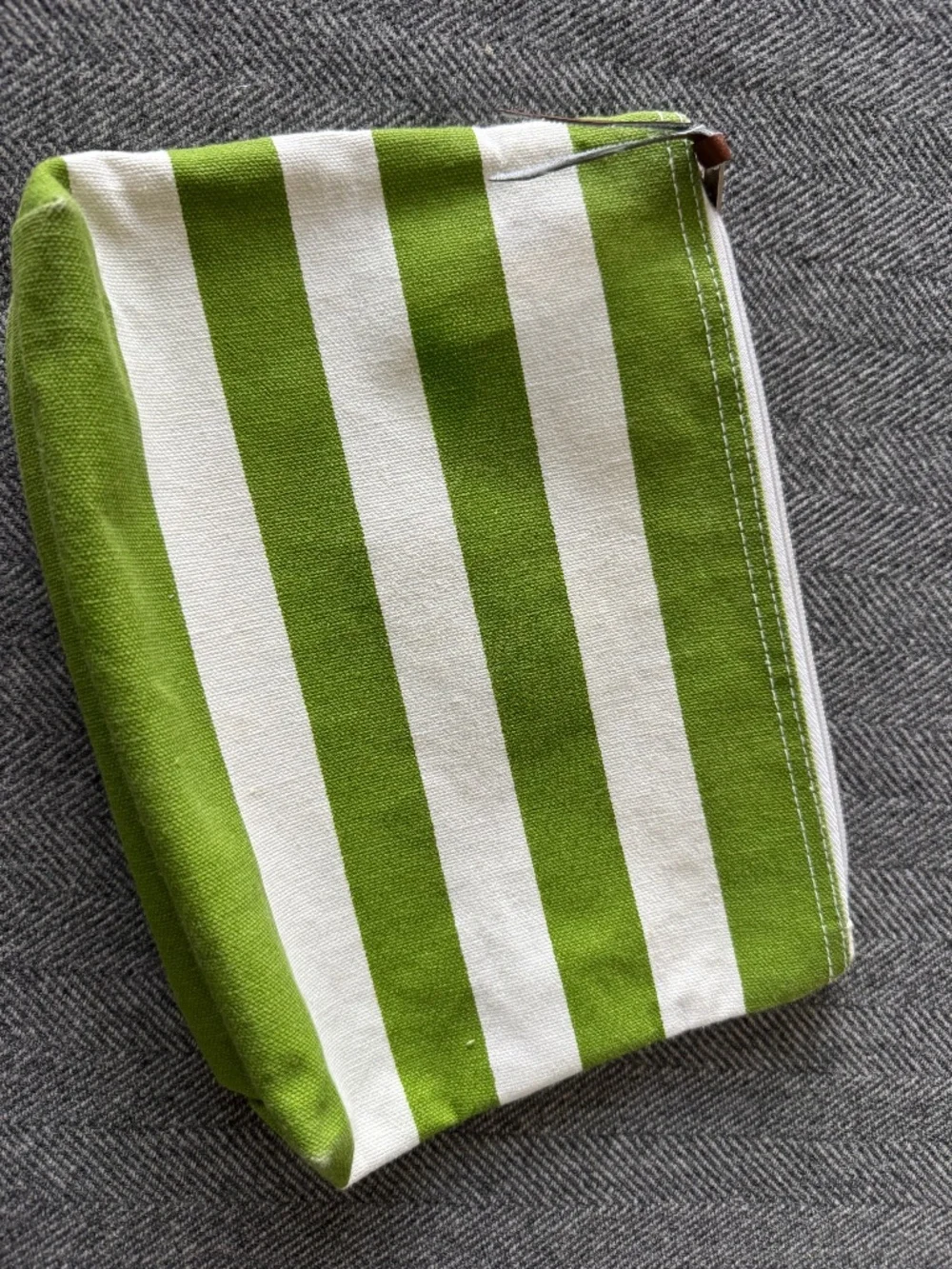 NWOT, TWO LOOPS, GREEN AND WHITE 1” STRIPE, COTTON CANVAS, ZIPPERED POUCH
